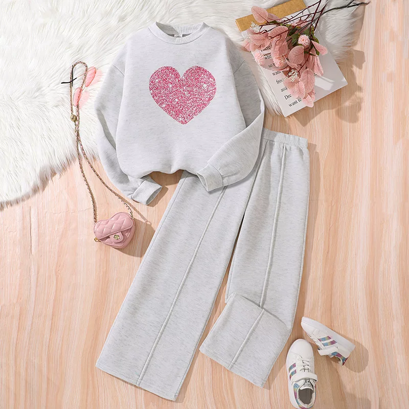 Gray two-piece sweatshirt and trousers