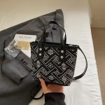 Trendy Ladies Single Shoulder Crossbody Bag Texture Minimalist Fashion Bucket Package